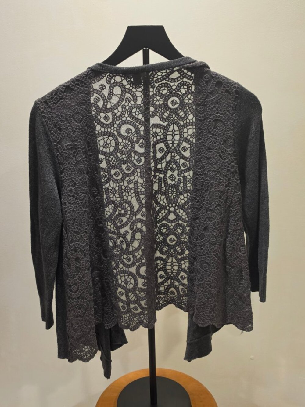 American Eagle Lace Back Cardigan Grey Medium - Picture 2 of 7